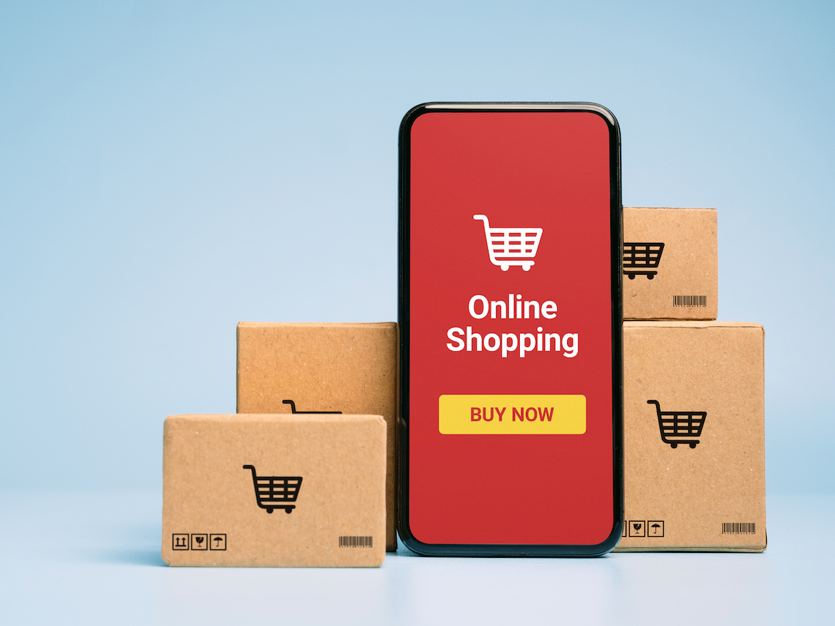 Concept online Sopping. boxes and shopping bag with Smartphone Online Shopping screen.